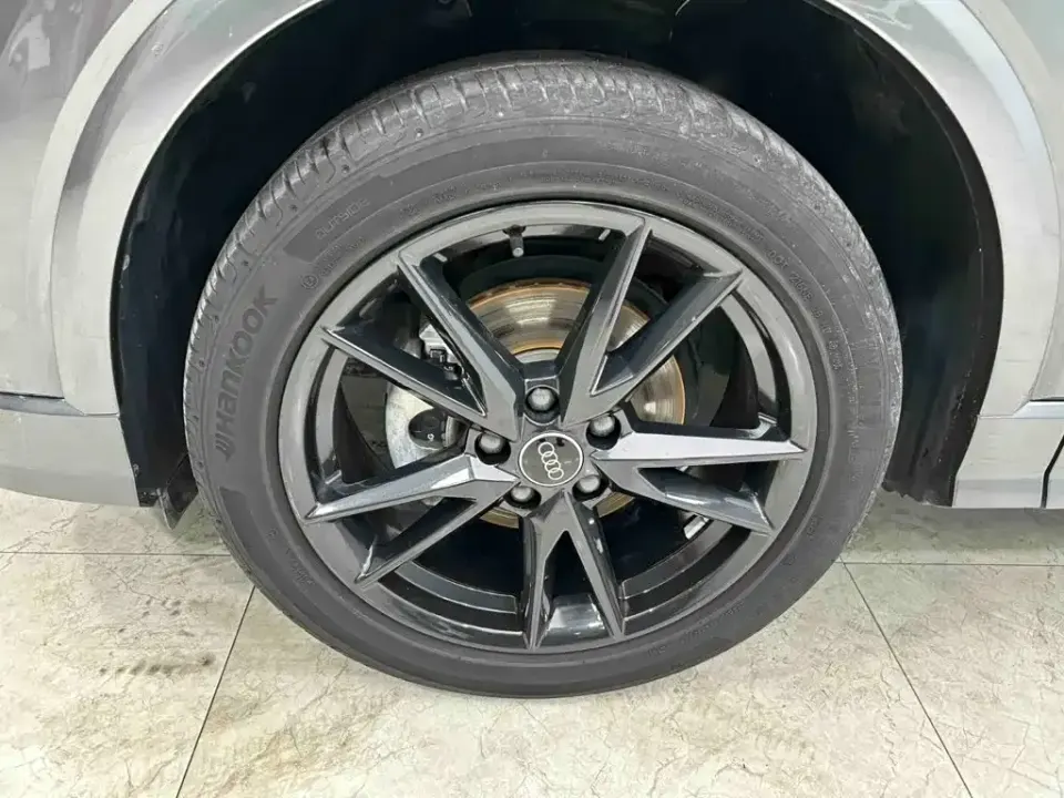 Audi Q2L