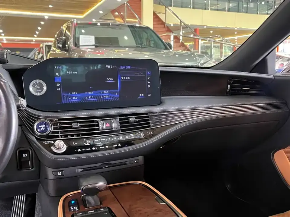 Lexus LS
