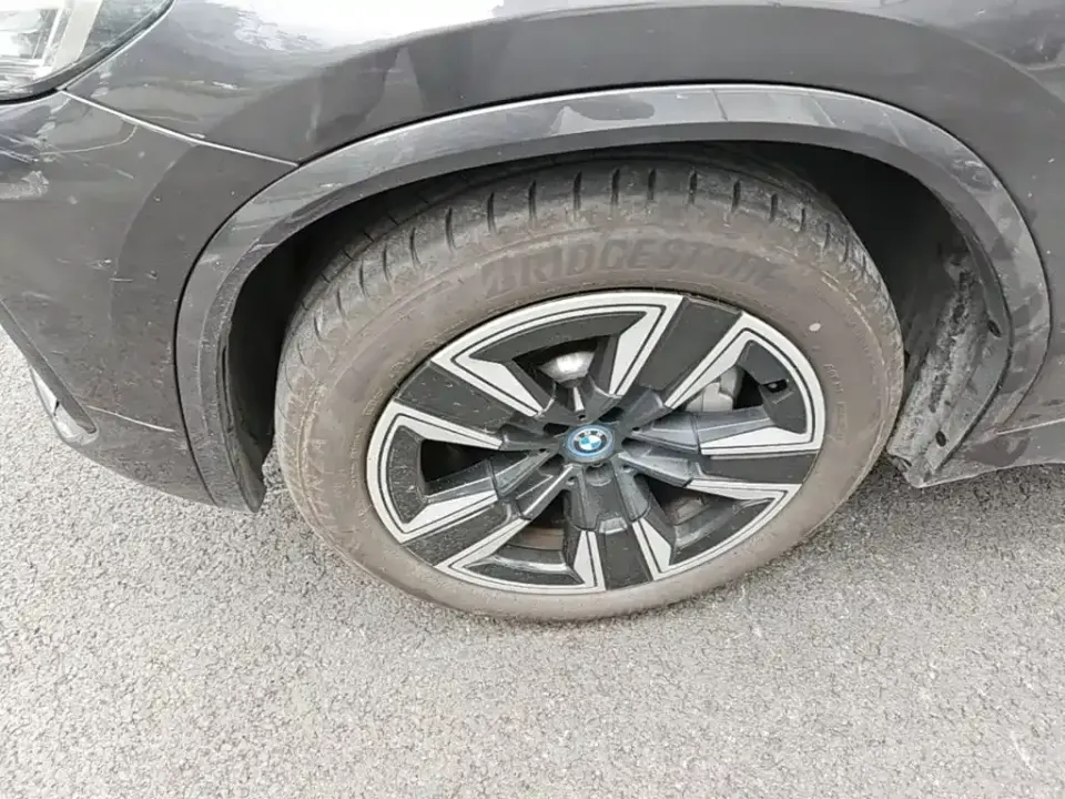 BMW iX3