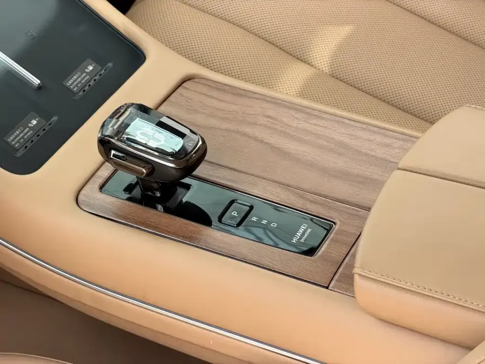 AITO M7