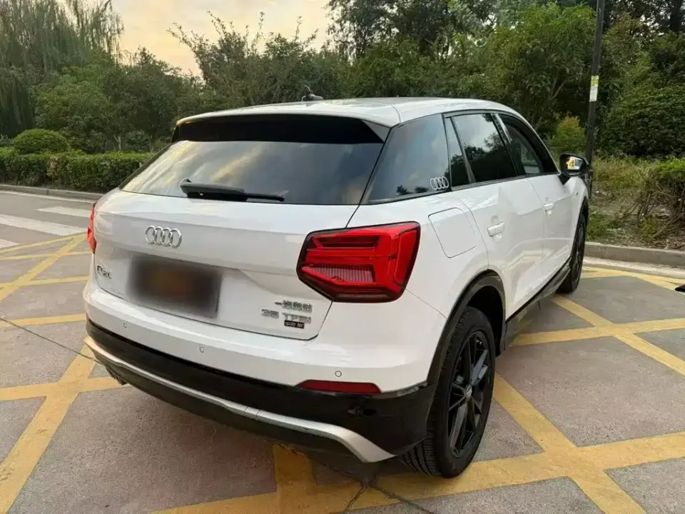 Audi Q2L