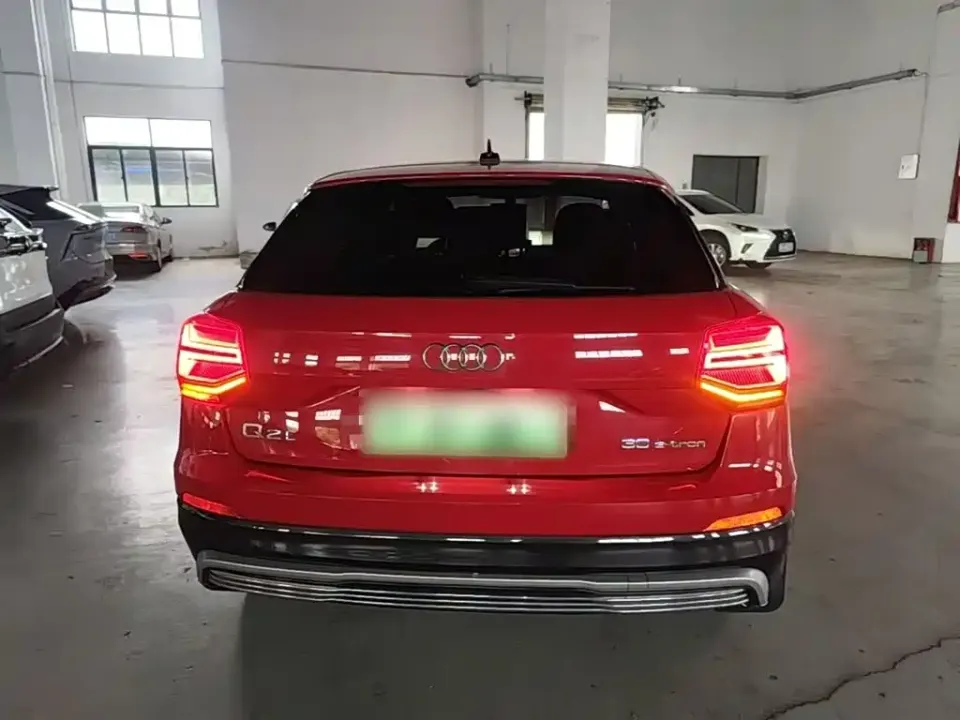 Audi Q2L e-tron