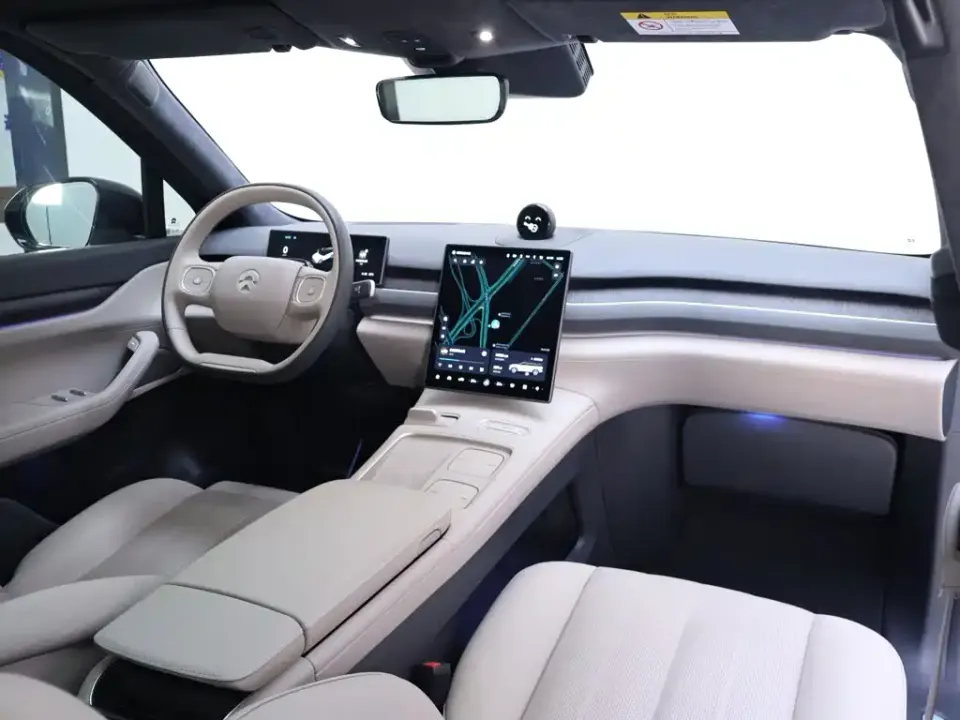 Nio ES8