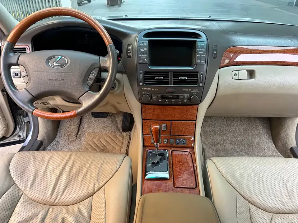 Lexus LS