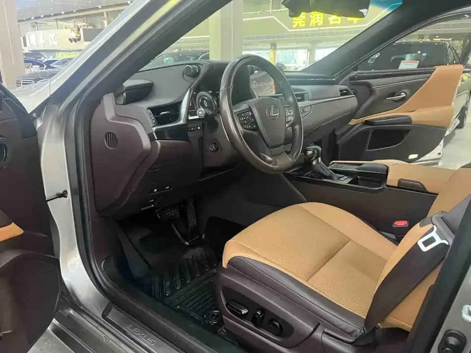 Lexus ES