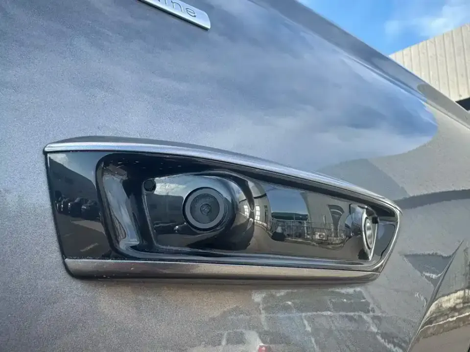 Audi Q6L e-tron