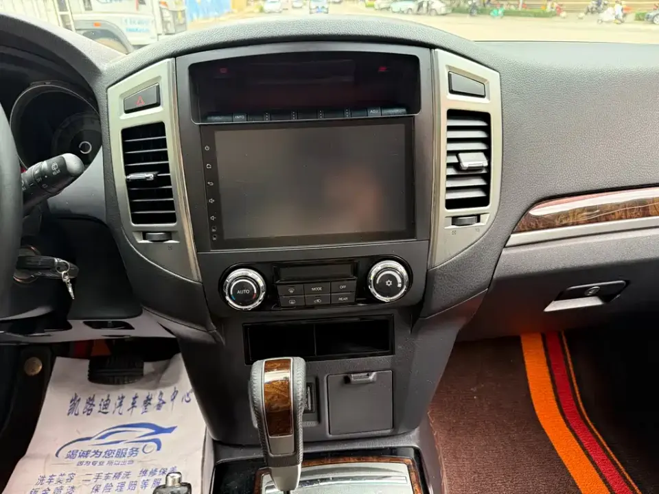 Mitsubishi Pajero (Import)
