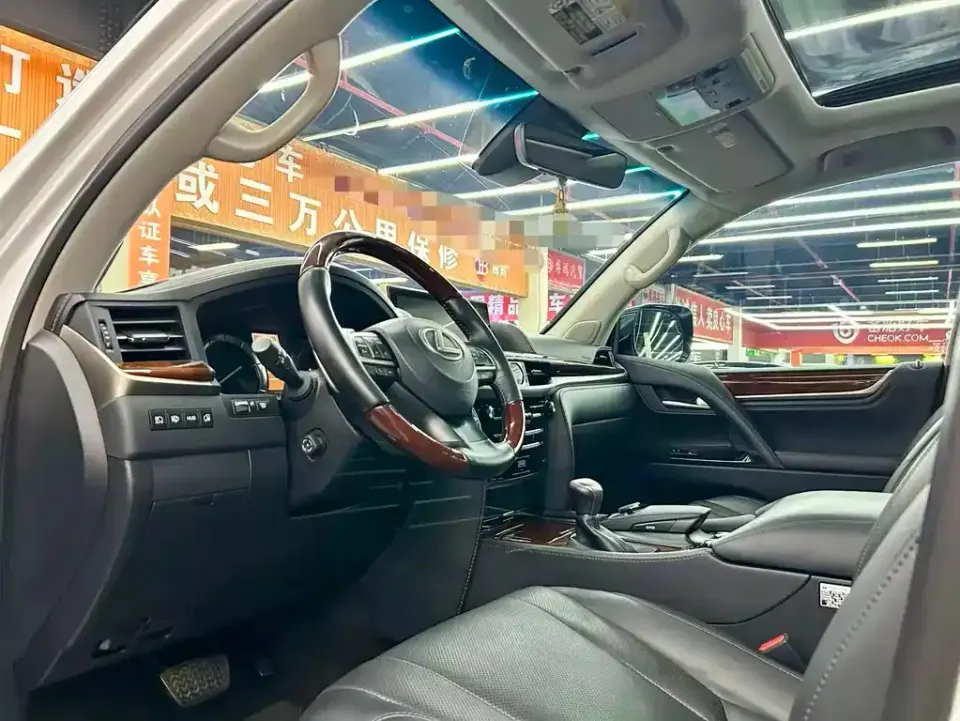 Lexus LX