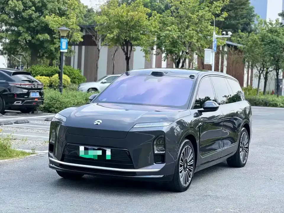 Nio ES8
