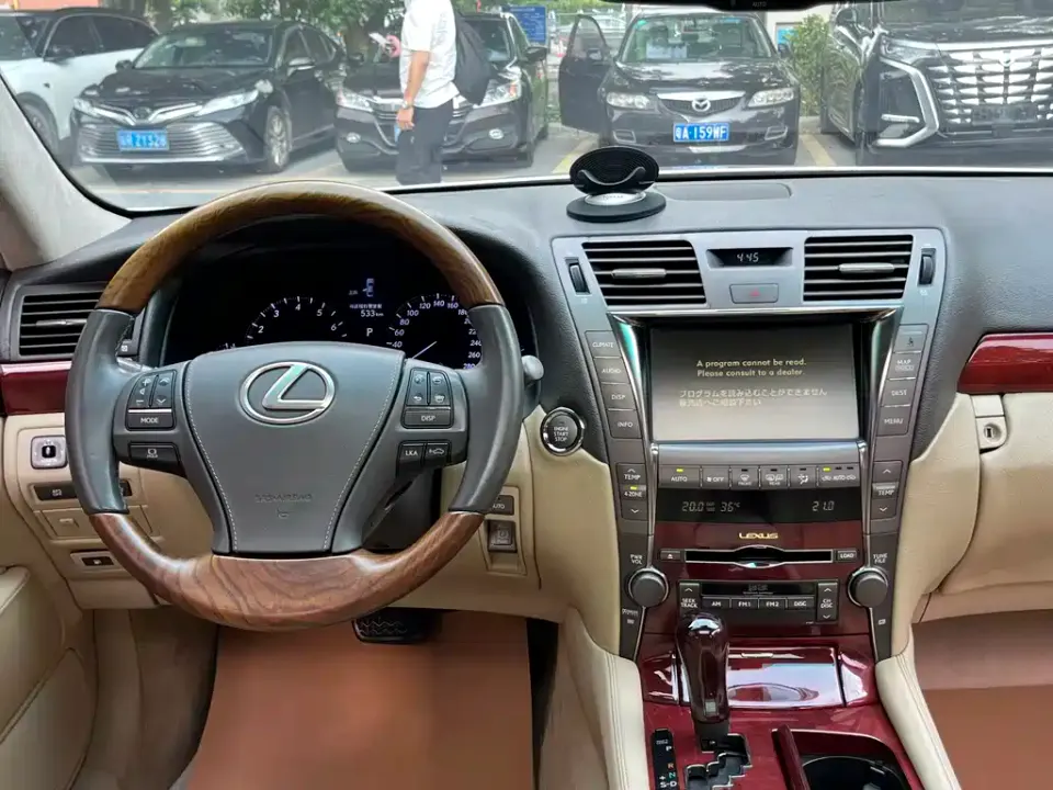 Lexus LS