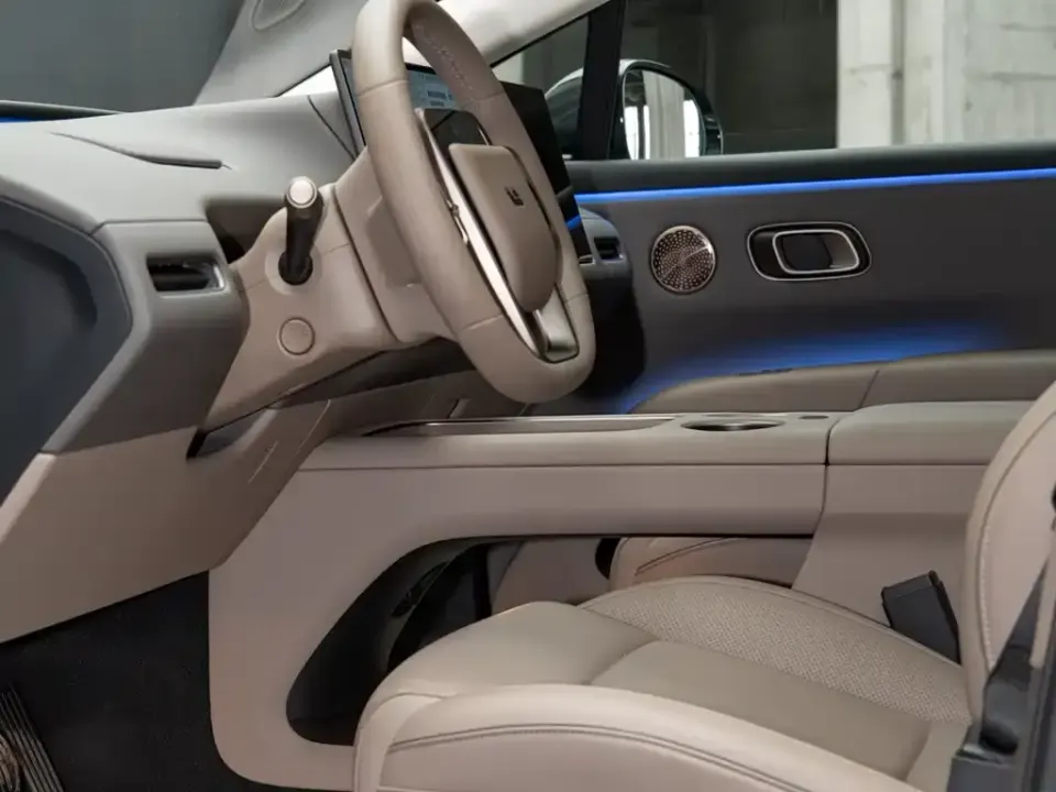 Li Li i8