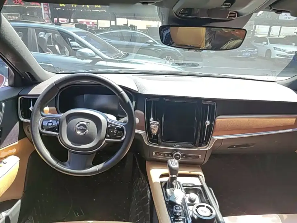 Volvo S90