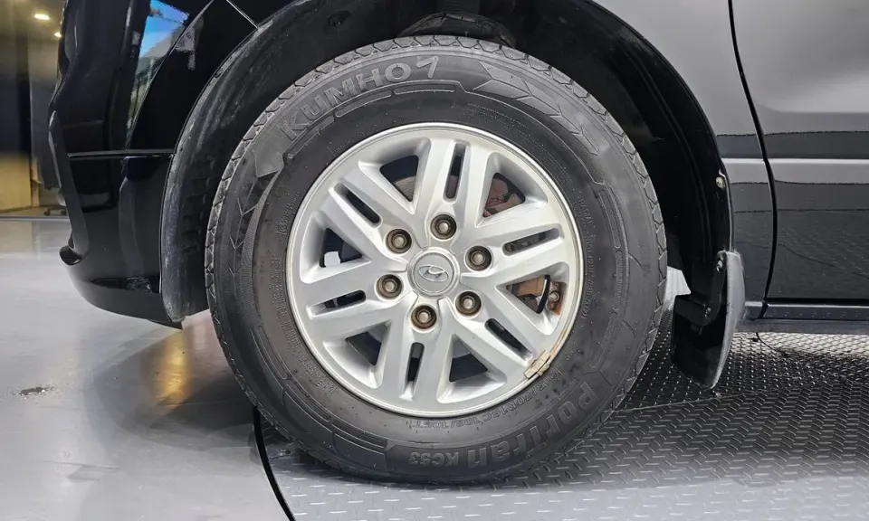 Hyundai Starex