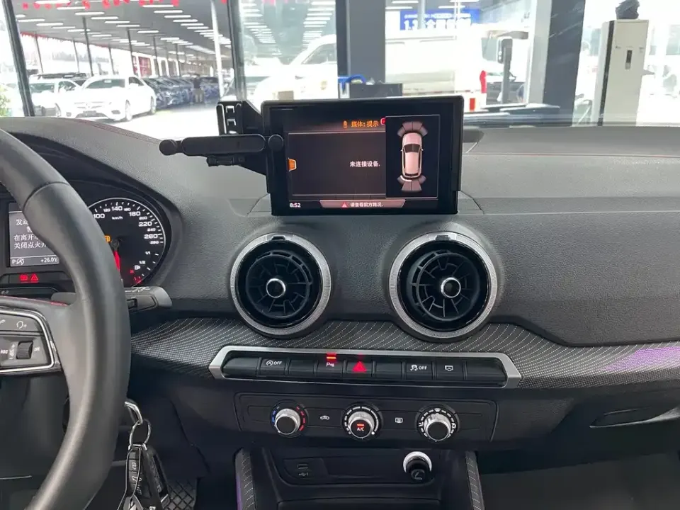 Audi Q2L