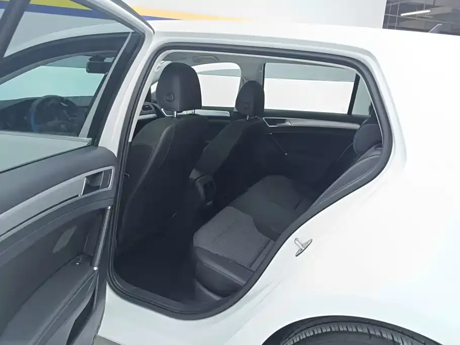 Volkswagen Golf EV
