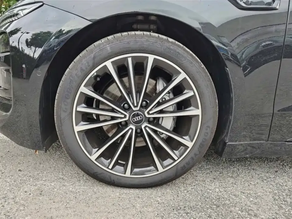 Audi A6L e-tron