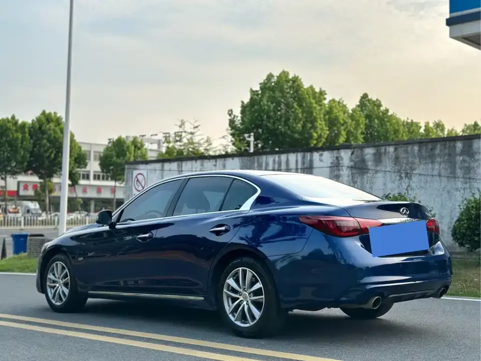 Infiniti Q50L