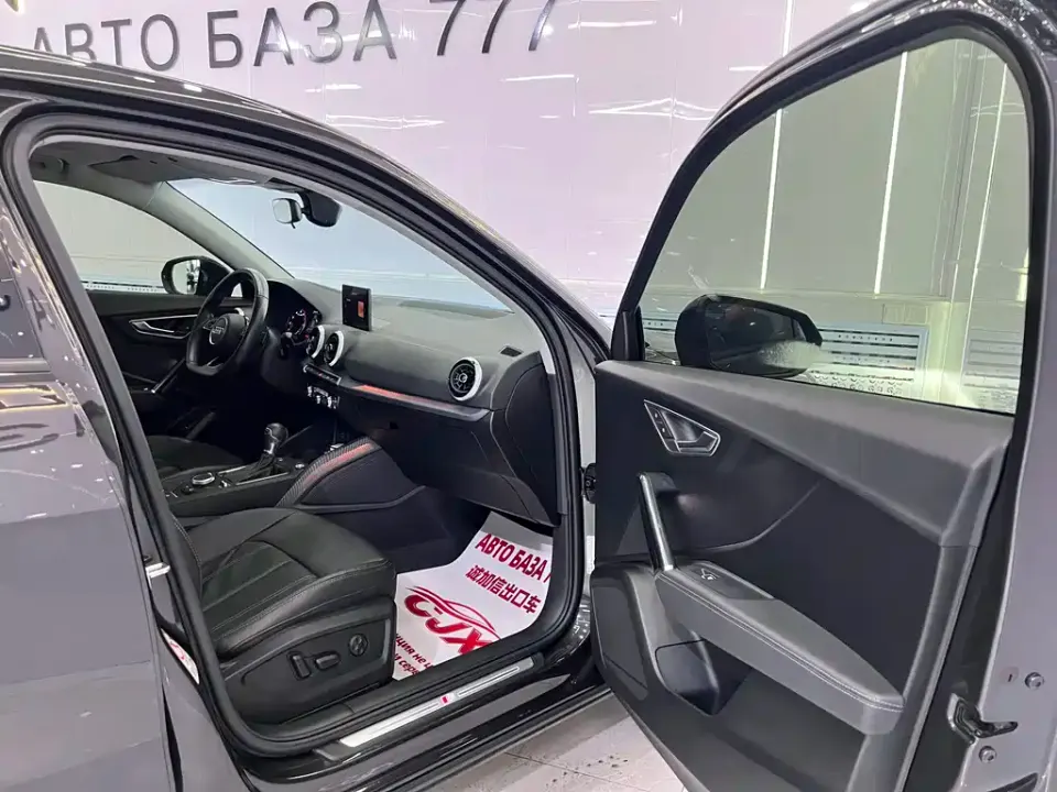 Audi Q2L