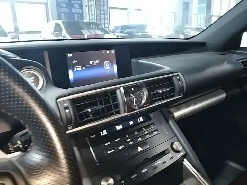 Lexus IS