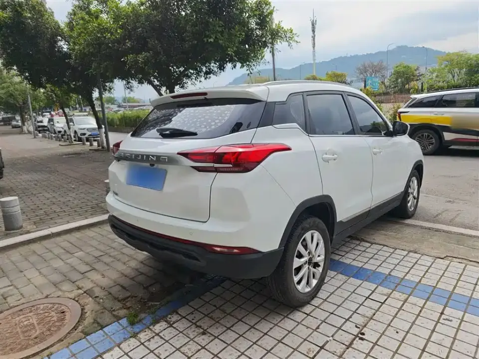 BAIC X3