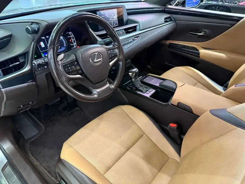 Lexus ES