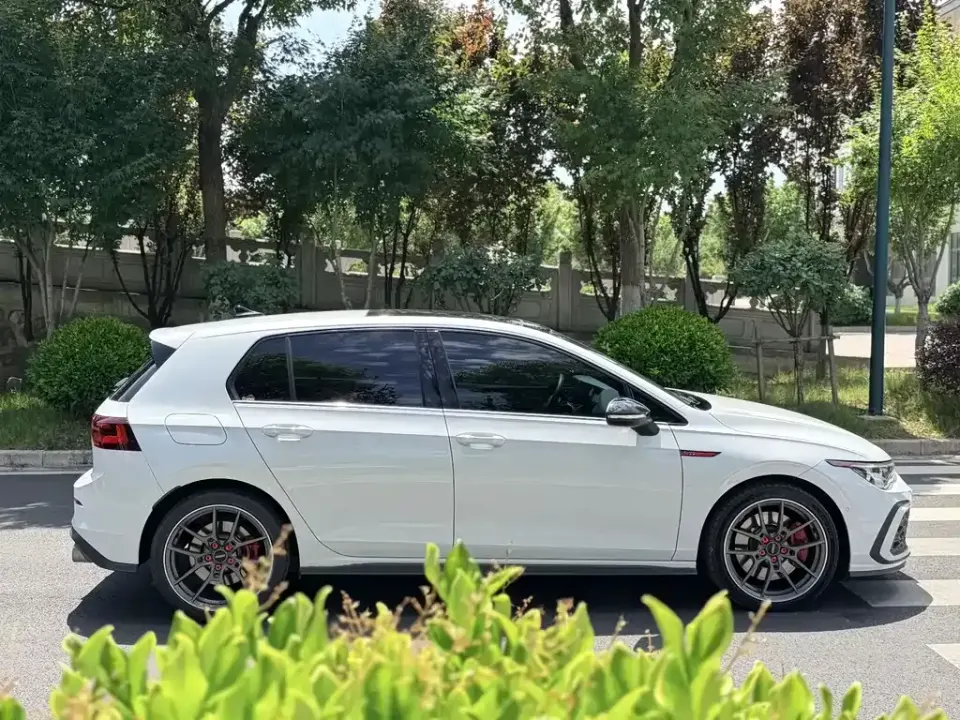 Volkswagen Golf GTI