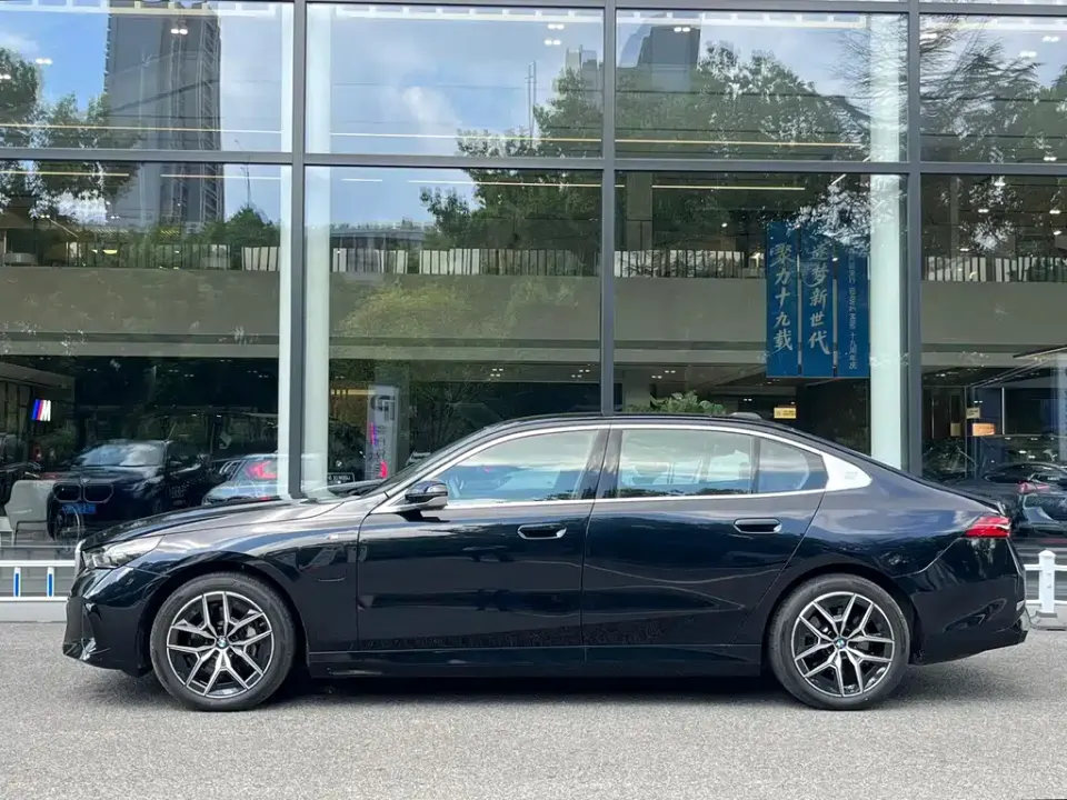 BMW i5