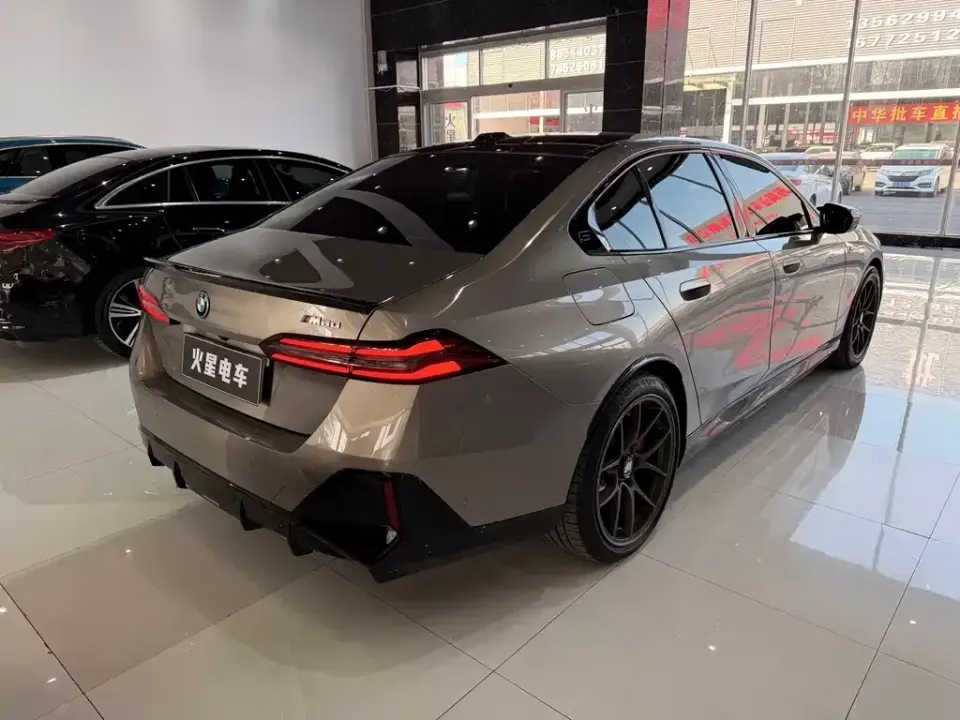 BMW i5 M60