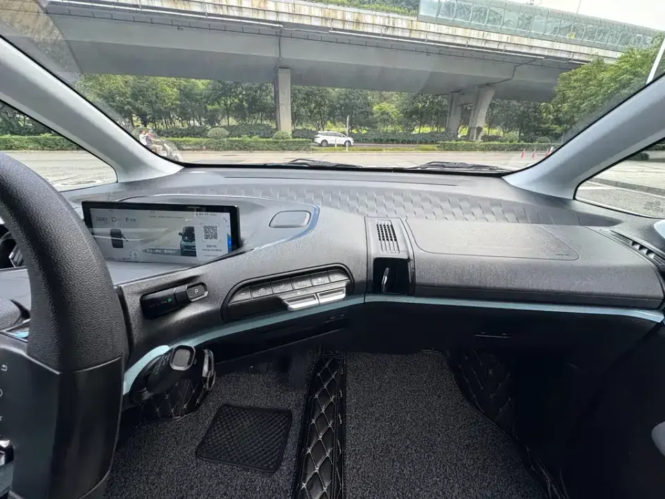 Baojun E300