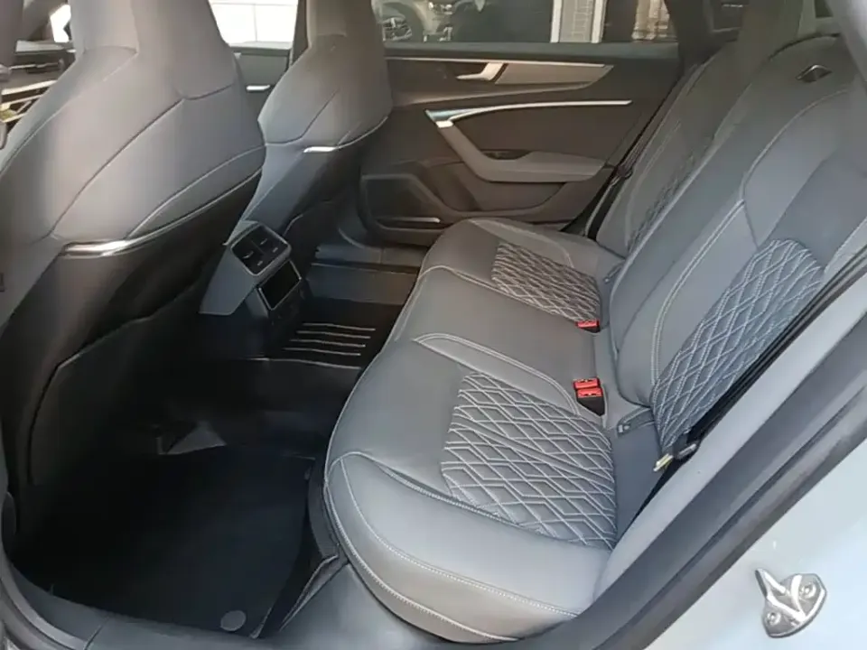 Audi A7L