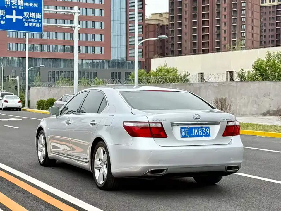 Lexus LS