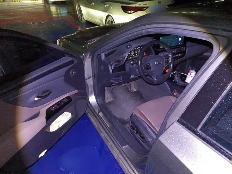 Lexus ES