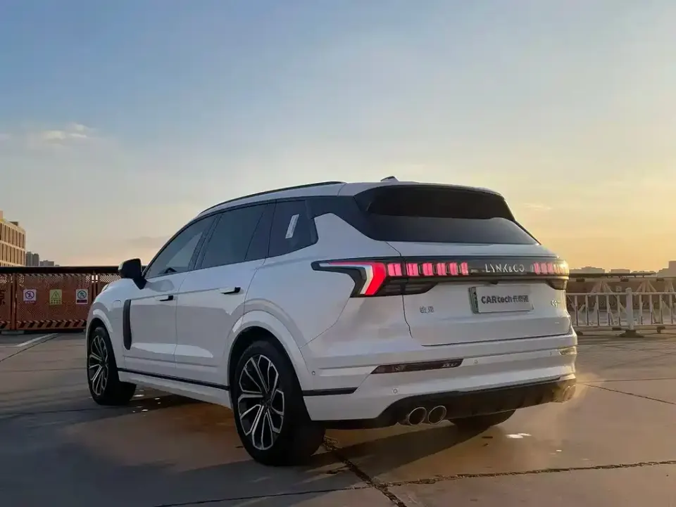 Lynk & Co 09