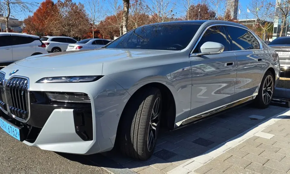 BMW i7