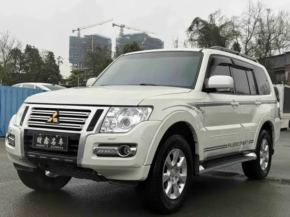 Mitsubishi Pajero (Import)