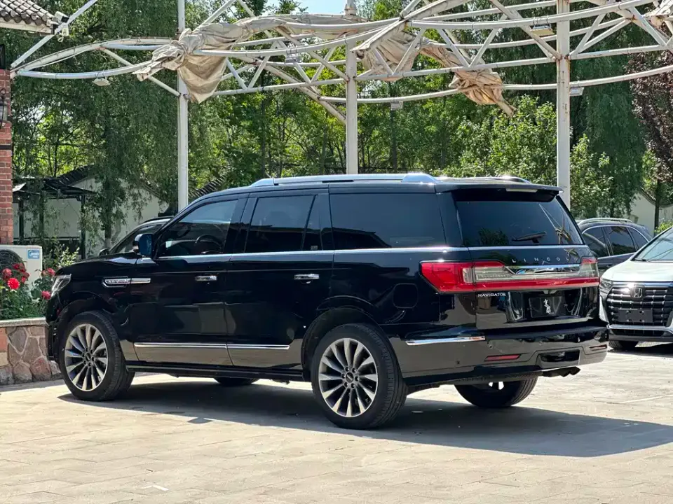 Lincoln Navigator