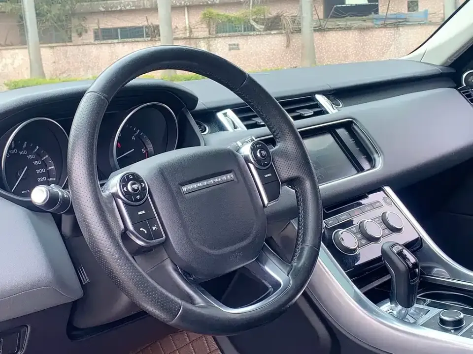 Land Rover Sport