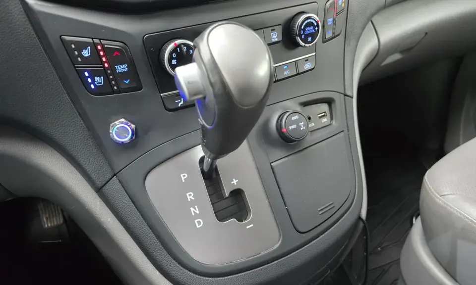 Hyundai Starex