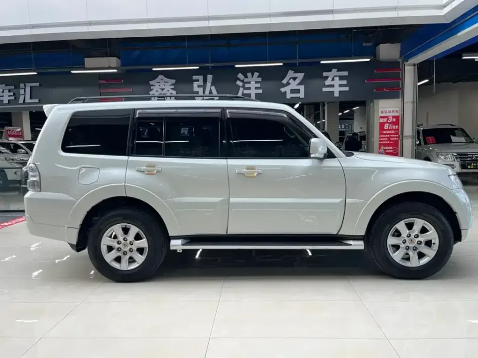 Mitsubishi Pajero (Import)