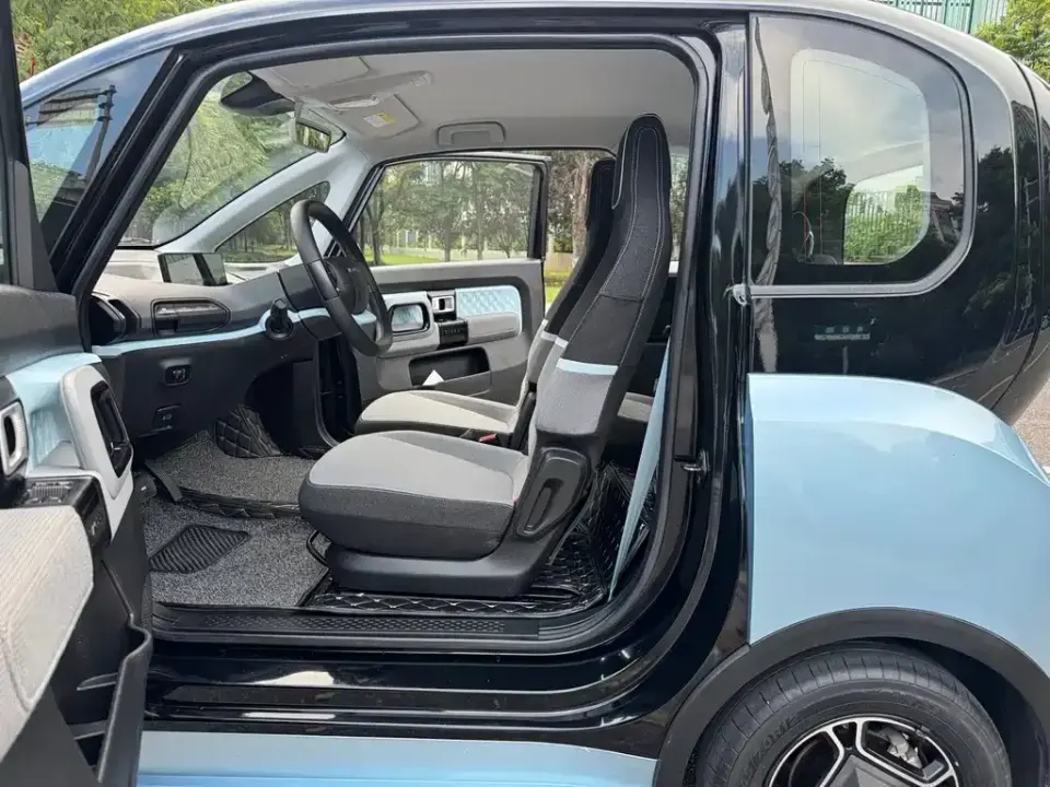 Baojun E300