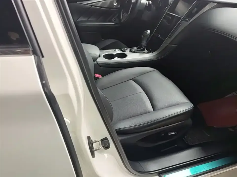 Infiniti Q50L