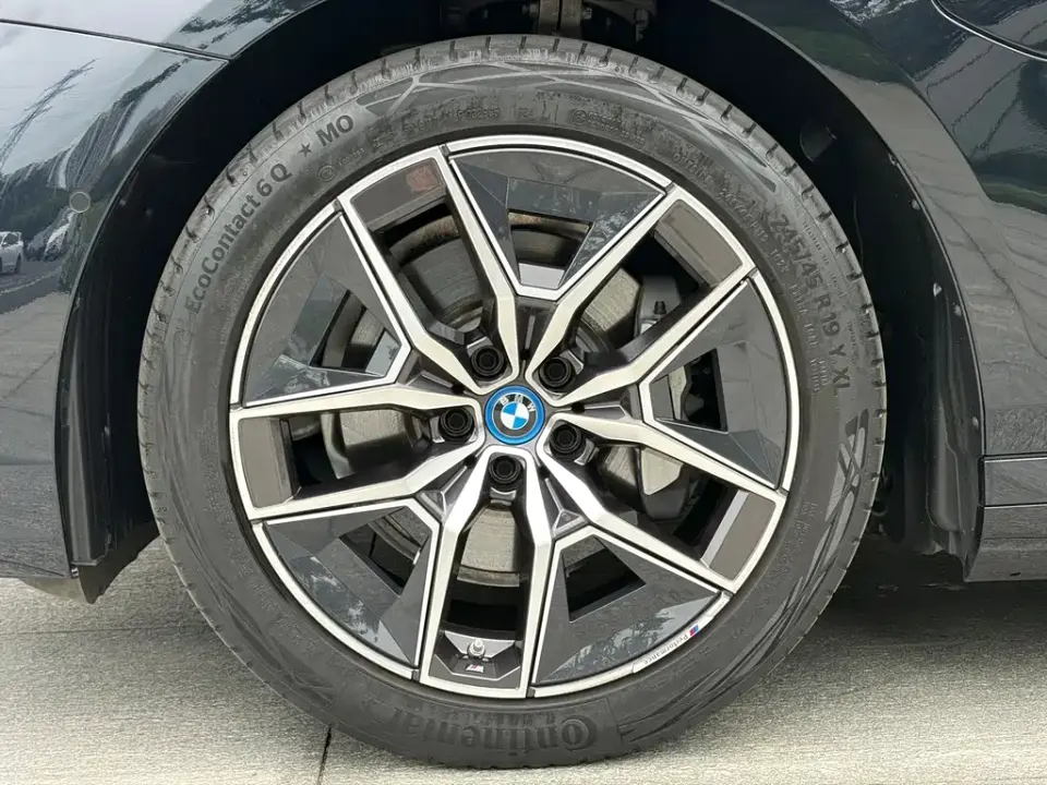 BMW i5