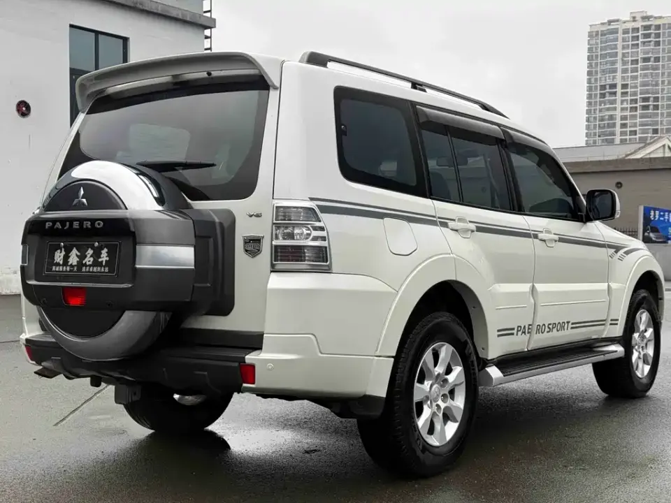 Mitsubishi Pajero (Import)