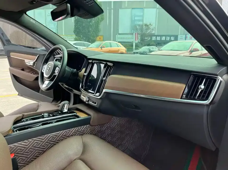 Volvo S90