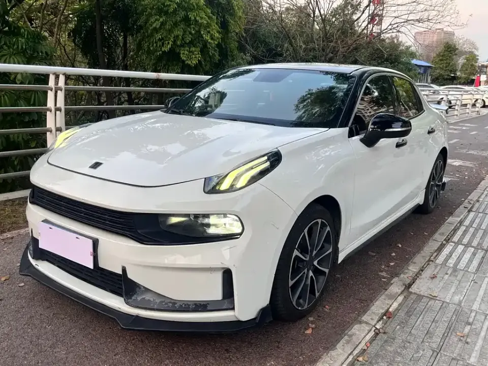 Lynk & Co 03