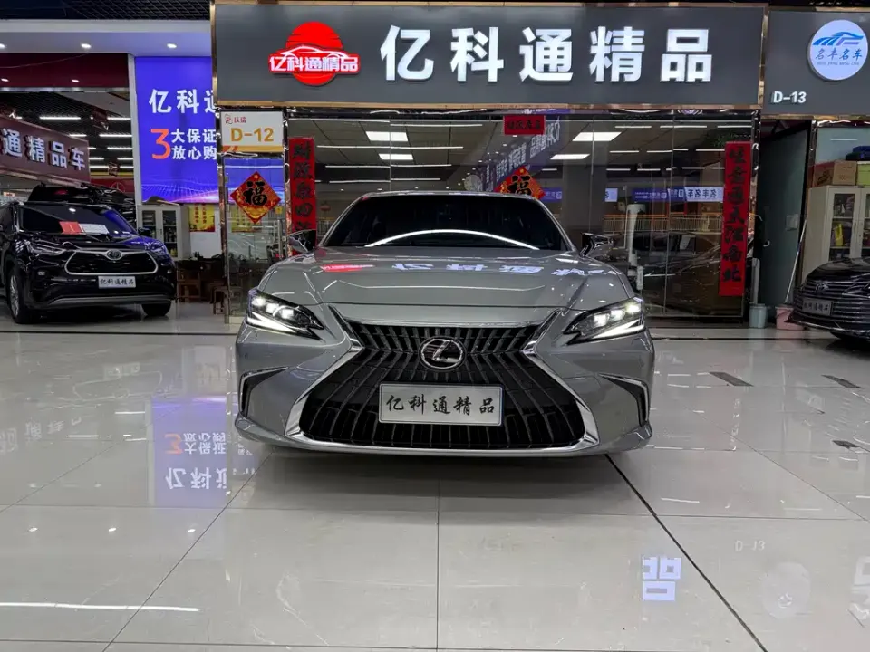 Lexus ES
