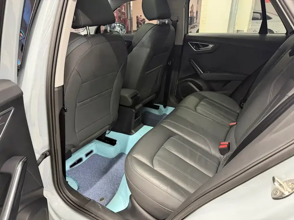 Audi Q2L