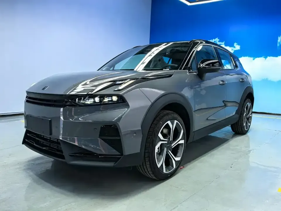 Lynk & Co 06