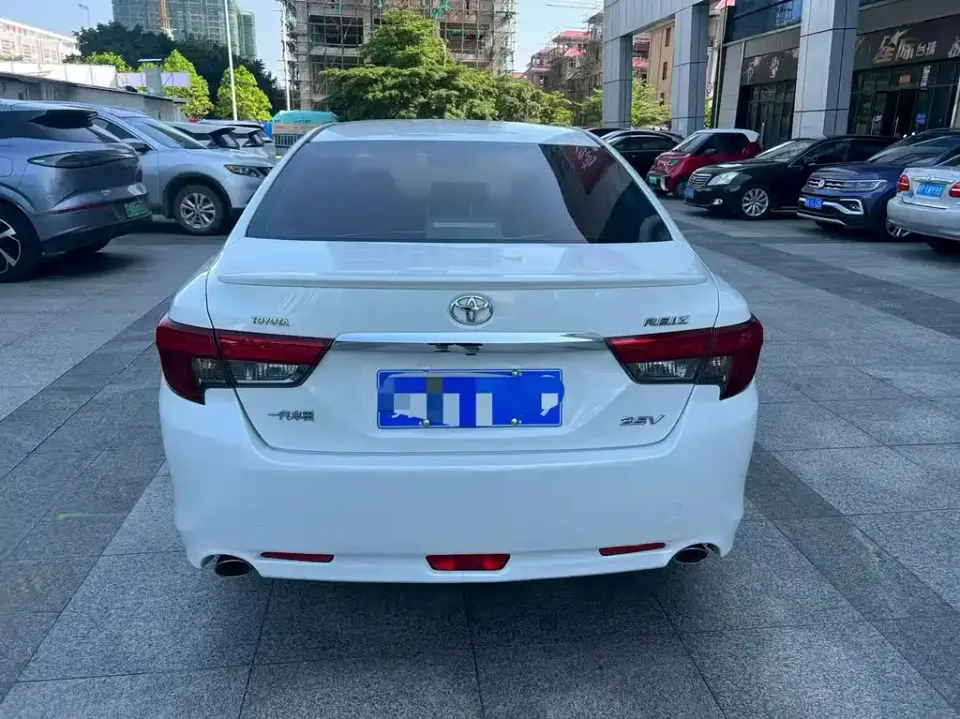 Toyota Reiz