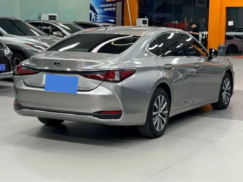 Lexus ES